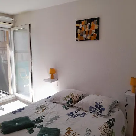 Balcon Idealement Place Nîmes